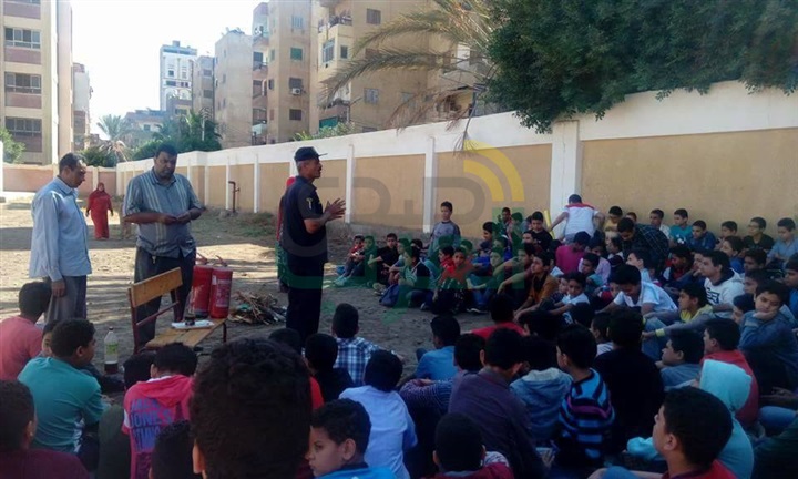 بالصور..تدريب عملي لطلاب مدارس غرب كفر الشيخ علي إطفاء الحرائق