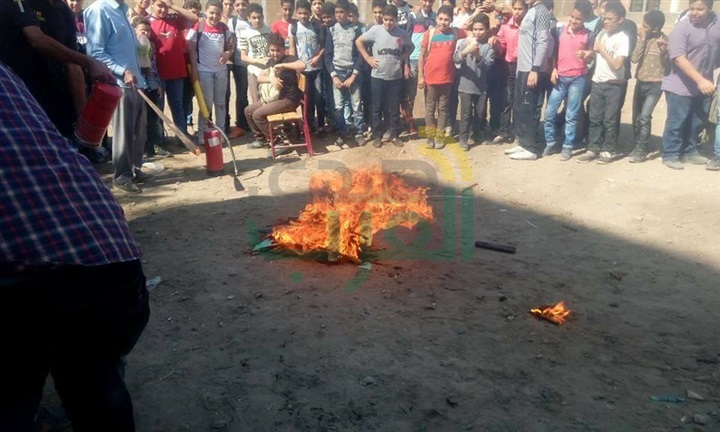 بالصور..تدريب عملي لطلاب مدارس غرب كفر الشيخ علي إطفاء الحرائق