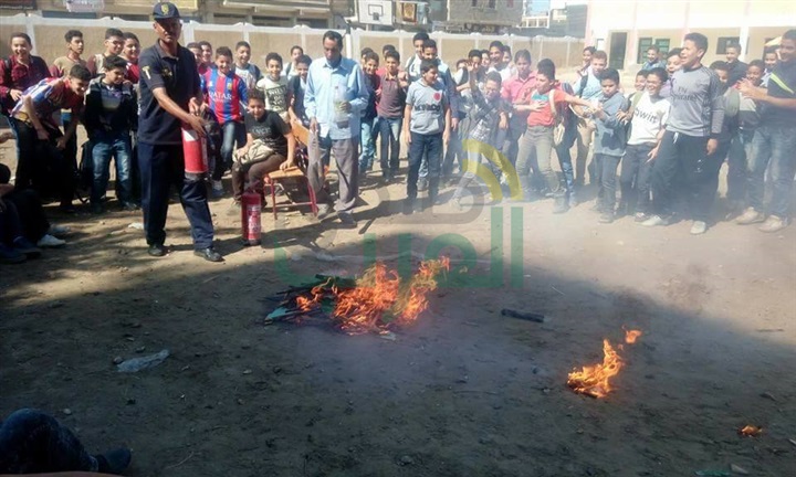 بالصور..تدريب عملي لطلاب مدارس غرب كفر الشيخ علي إطفاء الحرائق