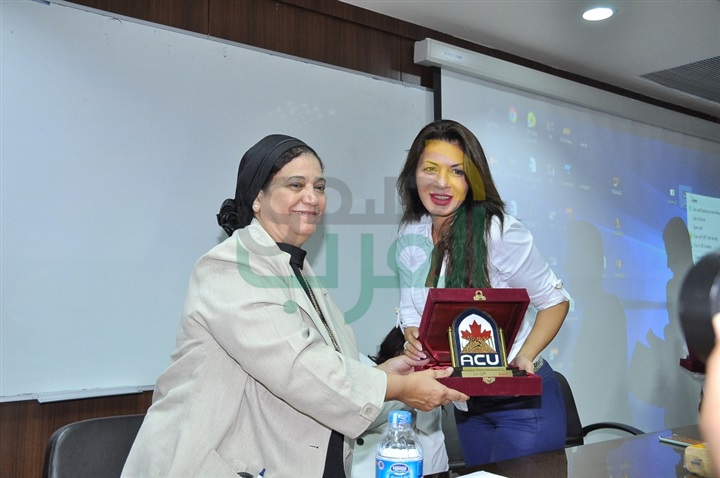 بالصور.. تكريم آسر ياسين و نجلاء بدرة من جامعة "الأهرام الكندية" بالصور.. تكريم آسر ياسين و نجلاء بدرة من جامعة "الأهرام الكندية"
