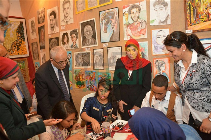 التعليم تفتتح معرض للتربية الفنية بديوان عام الوزارة