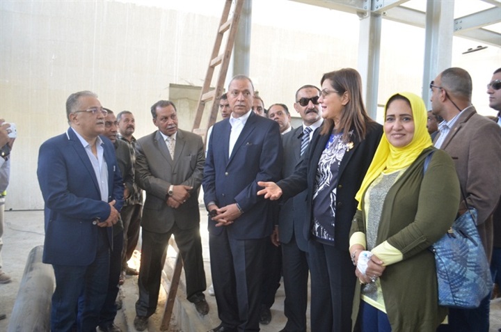 وزيرة التخطيط ومحافظ قنا يتفقدان عدد من المشروعات الخدمية 