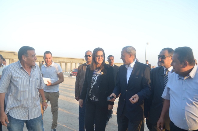 وزيرة التخطيط ومحافظ قنا يتفقدان عدد من المشروعات الخدمية 