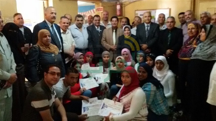 ‎ بالصوروالأسماء.. وكيل تعليم كفر الشيخ يكرم 14 طالب من أوائل الجمهورية في الثانوية والدبلومات الفنية