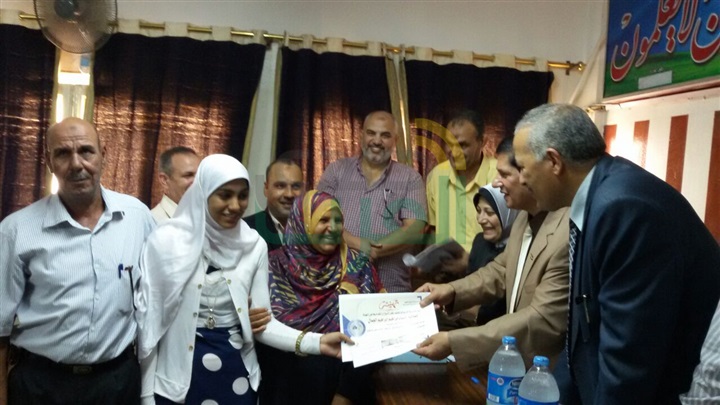 ‎ بالصوروالأسماء.. وكيل تعليم كفر الشيخ يكرم 14 طالب من أوائل الجمهورية في الثانوية والدبلومات الفنية