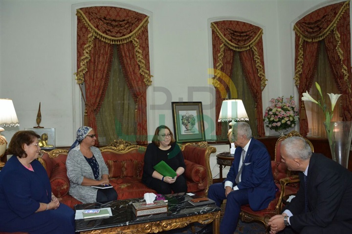 شوقى يلتقى الوزير المفوض للشئون العامة بالسفارة الأمريكية بمصر لمناقشة سبل التعاون المشترك 