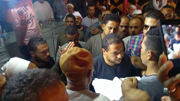 بالصور: الكفن ينهى خصومة ثأرية بين أولاد العم فى العياط