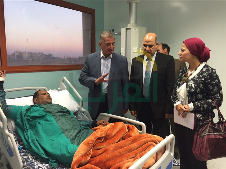  محافظ كفر الشيخ ووفد جريدة الجمهورية يتفقدان المستشفي الجامعي