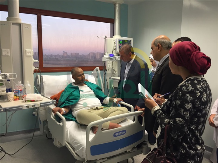  محافظ كفر الشيخ ووفد جريدة الجمهورية يتفقدان المستشفي الجامعي