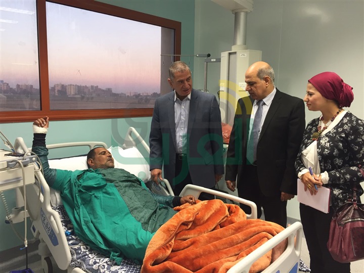 محافظ كفر الشيخ ووفد جريدة الجمهورية يتفقدان المستشفي الجامعي
