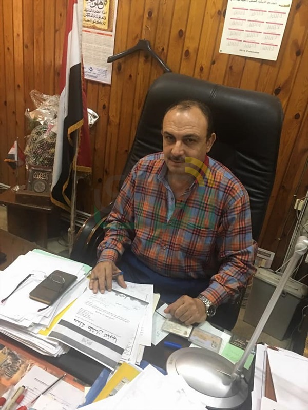 بالصور.. 4 رؤساء أحياء في القاهرة يوقعون استمارة "علشان تبنيها"