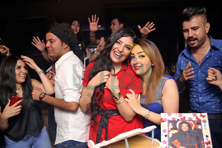 بالصور.. شيرين يحيى تحتفل بعيد ميلادها بحضور النجوم وتتألق بالاحمر بالصور.. شيرين يحيى تحتفل بعيد ميلادها بحضور النجوم وتتألق بالاحمر