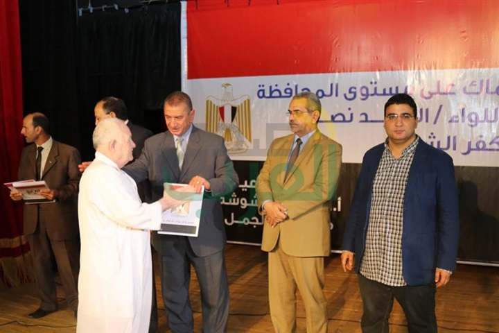 محافظ كفرالشيخ ومدير الأمن يكرمان 80 صيادًا متميزًا من أبناء البرلس