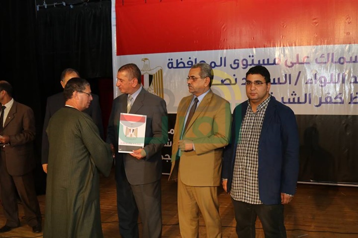محافظ كفرالشيخ ومدير الأمن يكرمان 80 صيادًا متميزًا من أبناء البرلس