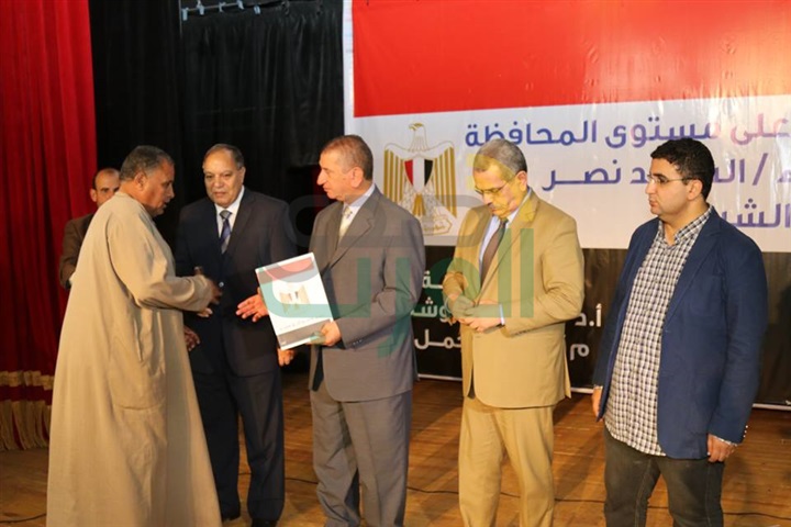 محافظ كفرالشيخ ومدير الأمن يكرمان 80 صيادًا متميزًا من أبناء البرلس