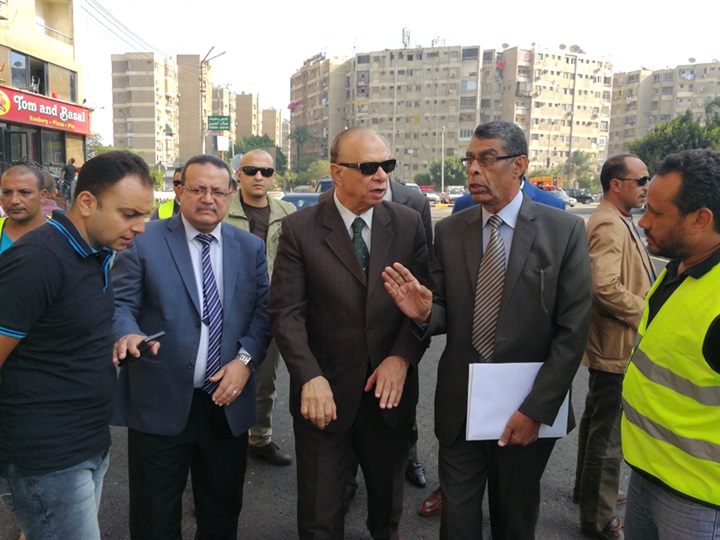 محافظ القاهرة يتفقد أعمال تطوير محور شارع النصر بحي النزهة
