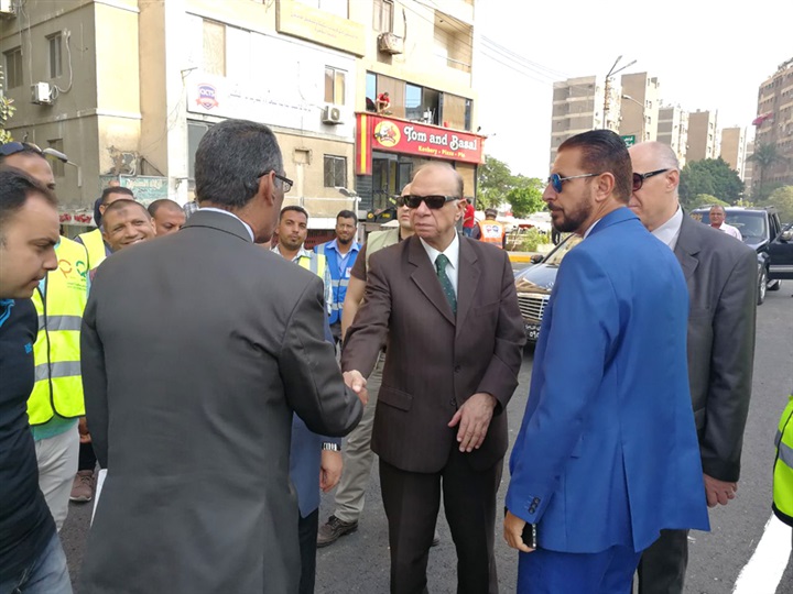 محافظ القاهرة يتفقد أعمال تطوير محور شارع النصر بحي النزهة