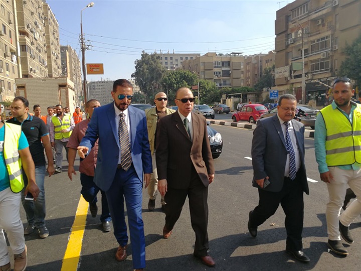 محافظ القاهرة يتفقد أعمال تطوير محور شارع النصر بحي النزهة