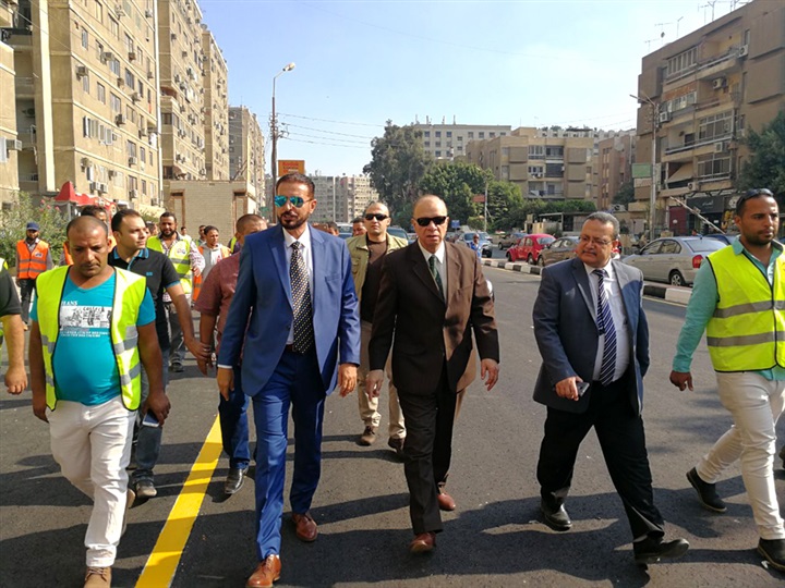 محافظ القاهرة يتفقد أعمال تطوير محور شارع النصر بحي النزهة