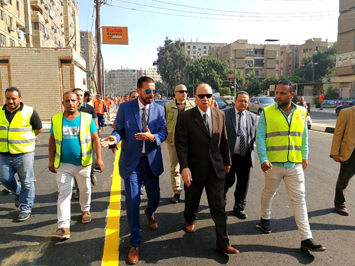 محافظ القاهرة يتفقد أعمال تطوير محور شارع النصر بحي النزهة