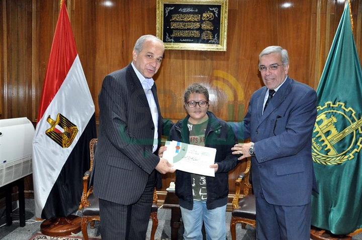 محافظ القليوبية يكرم عددًا من الموهوبين بمديرية التربية والتعليم