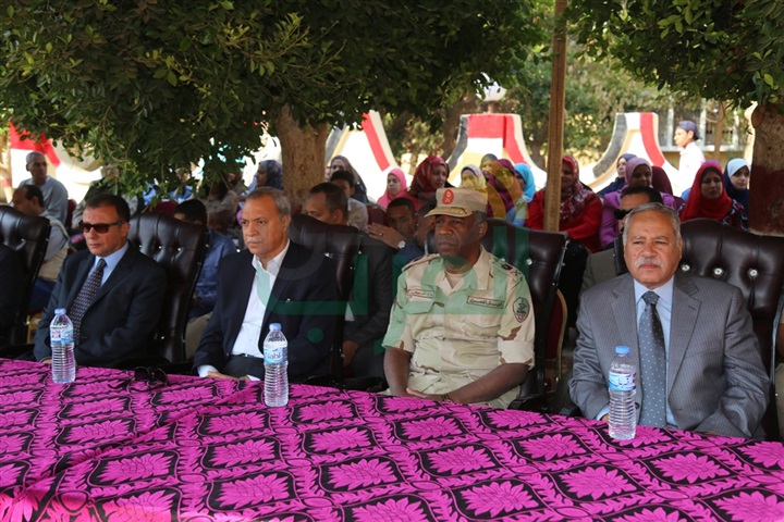 الهجان وقائد قوات الدفاع الشعبى والعسكرى يشهدان العرض الفنى والعسكرى للمدرسة الميكانيكية العسكرية