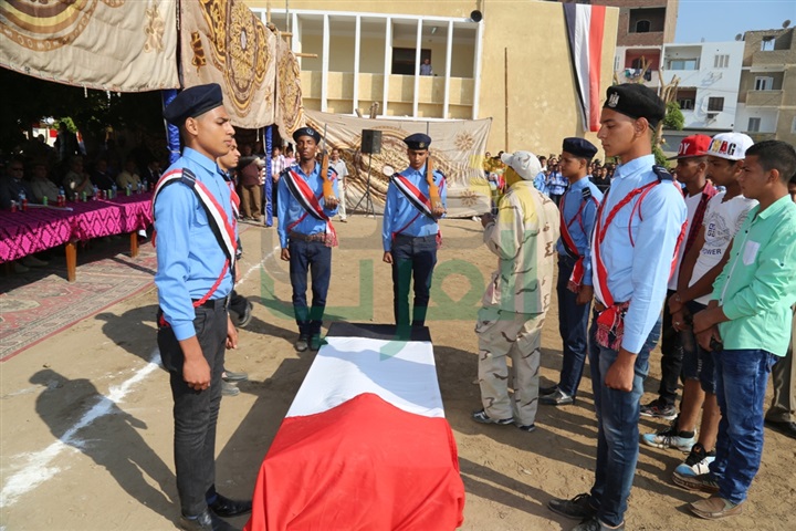 الهجان وقائد قوات الدفاع الشعبى والعسكرى يشهدان العرض الفنى والعسكرى للمدرسة الميكانيكية العسكرية