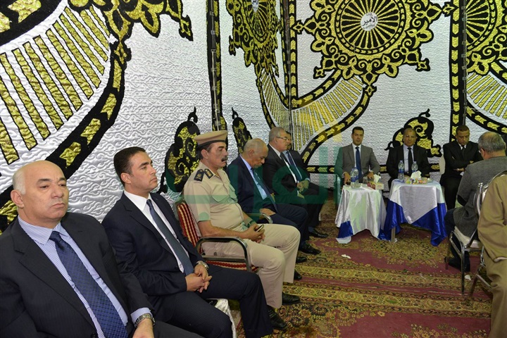محافظ أسيوط يضبط سيارة نقل مخالفة محملة بمفروزات القمامة 