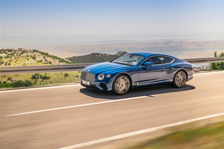 "Bentley" تكشف عن "Continental GT" الجديدة كلياً في الشرق الأوسط "Bentley" تكشف عن "Continental GT" الجديدة كلياً في الشرق الأوسط