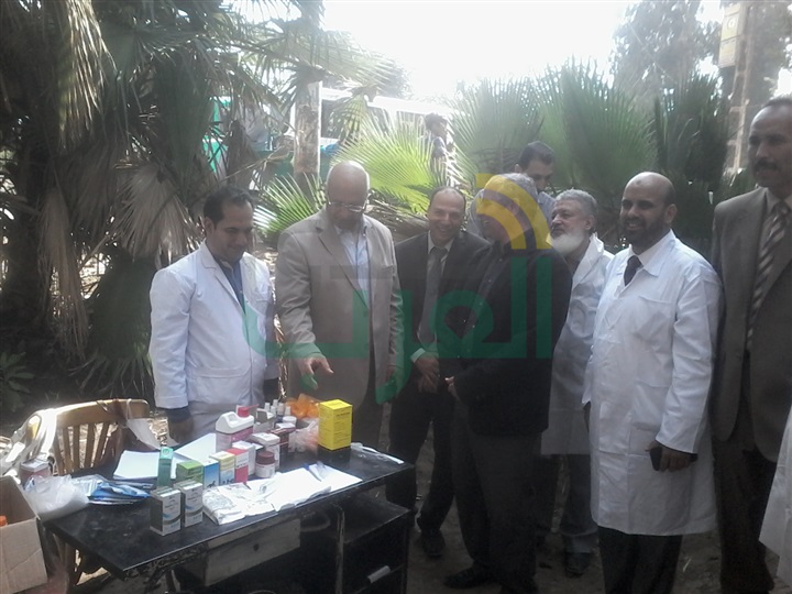 الكشف على 2200 حالة فى قافلة طبية لجامعة بنها بطحلة