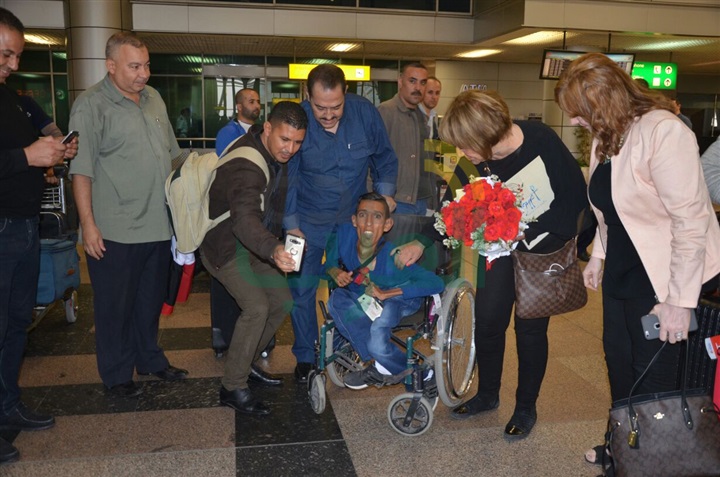 بالصور .. وصول لطفي بوشناق مطار القاهرة رافعا علمي مصر وتونس بالصور .. وصول لطفي بوشناق مطار القاهرة رافعا علمي مصر وتونس