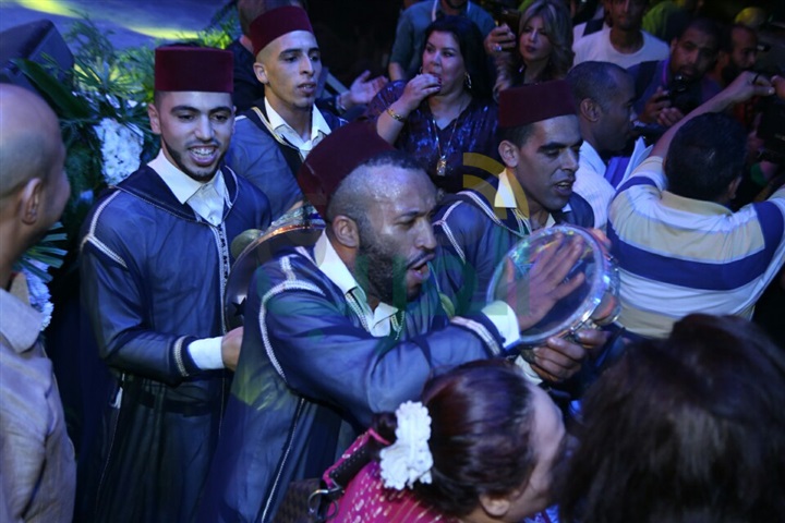 بالصور بدأ حفل ختام مهرجان الفنون والفلكور الافروصيني. وتكريم الفنان الكبير لطفي بوشناق بالصور بدأ حفل ختام مهرجان الفنون والفلكور الافروصيني. وتكريم الفنان الكبير لطفي بوشناق