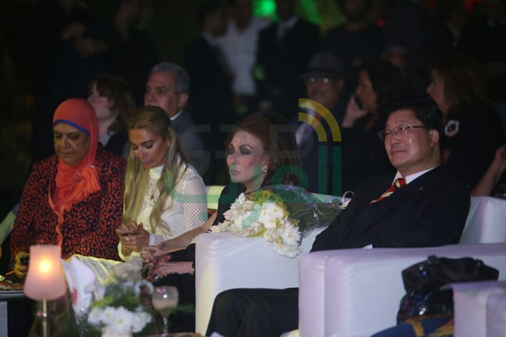 بالصور بدأ حفل ختام مهرجان الفنون والفلكور الافروصيني. وتكريم الفنان الكبير لطفي بوشناق بالصور بدأ حفل ختام مهرجان الفنون والفلكور الافروصيني. وتكريم الفنان الكبير لطفي بوشناق
