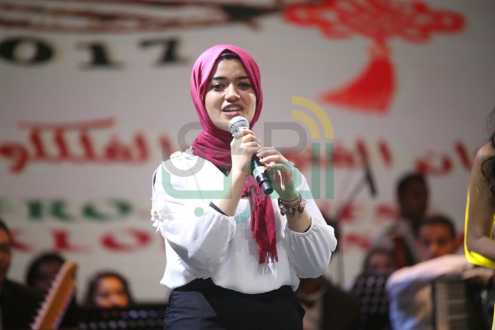 بالصور بدأ حفل ختام مهرجان الفنون والفلكور الافروصيني. وتكريم الفنان الكبير لطفي بوشناق بالصور بدأ حفل ختام مهرجان الفنون والفلكور الافروصيني. وتكريم الفنان الكبير لطفي بوشناق