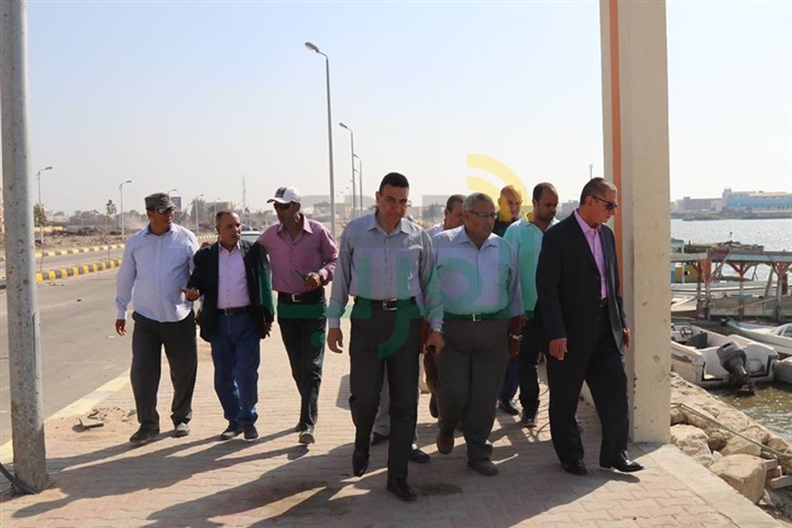 بالفيديو والصور.. محافظ كفر الشيخ يتفقد كورنيش بحيرة البرلس