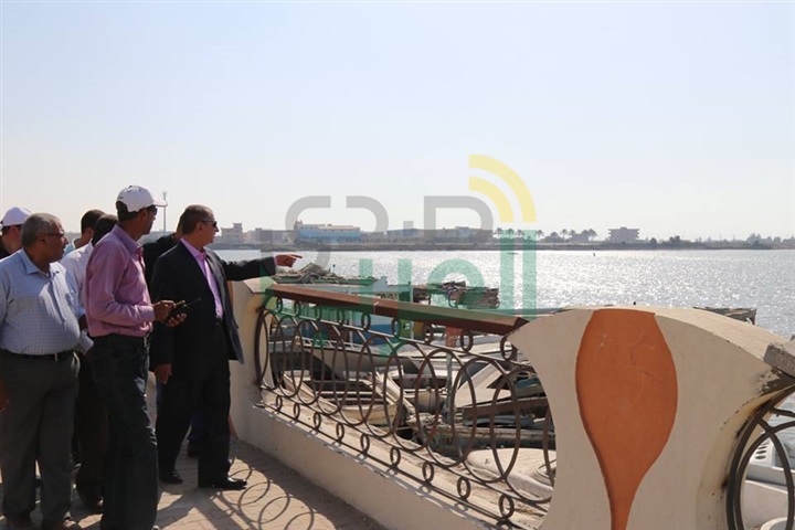 بالفيديو والصور.. محافظ كفر الشيخ يتفقد كورنيش بحيرة البرلس