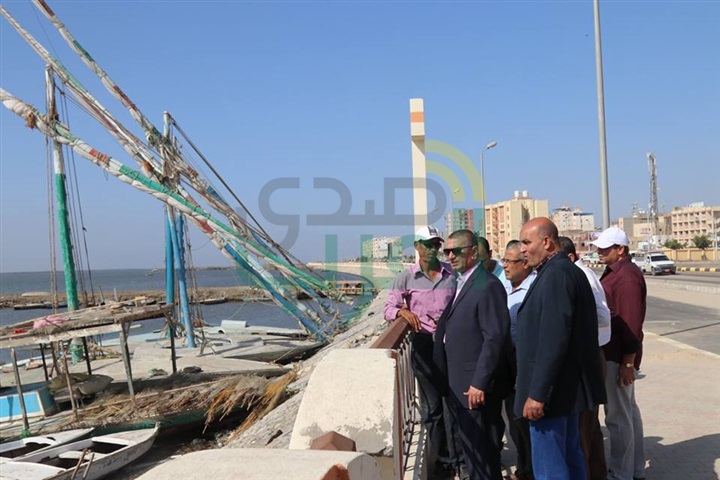 بالفيديو والصور.. محافظ كفر الشيخ يتفقد كورنيش بحيرة البرلس