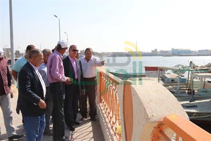 بالفيديو والصور.. محافظ كفر الشيخ يتفقد كورنيش بحيرة البرلس