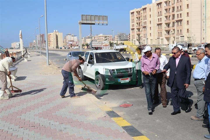 بالفيديو والصور.. محافظ كفر الشيخ يتفقد كورنيش بحيرة البرلس