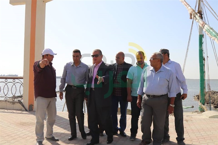 بالفيديو والصور.. محافظ كفر الشيخ يتفقد كورنيش بحيرة البرلس
