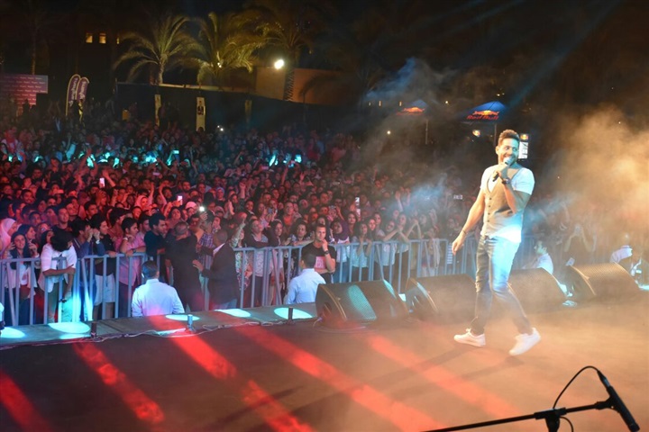بالصور.. ‎محمد حماقي يشغل حفل الجامعه الامريكيه