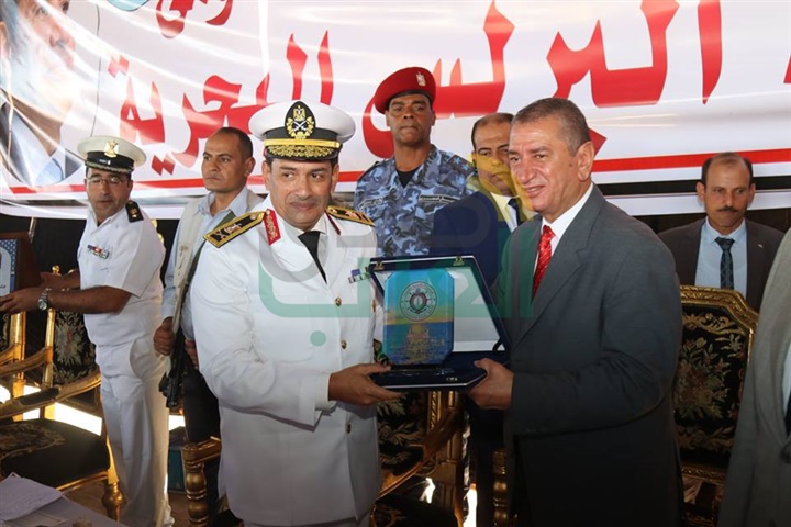 بالفيديو والصور..  محافظ كفر الشيخ وزير التنمية المحلية يشهدان احتفالات المحافظة بالعيد القومي 