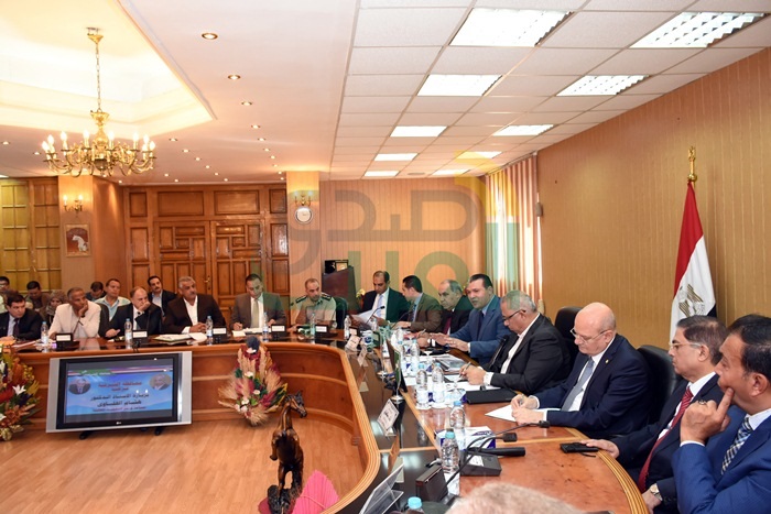 محافظ الشرقية يستقبل مساعد وزير التنمية المحلية و يستعرض خطة التغلب على البطالة وزيادة نسبة التشغيل