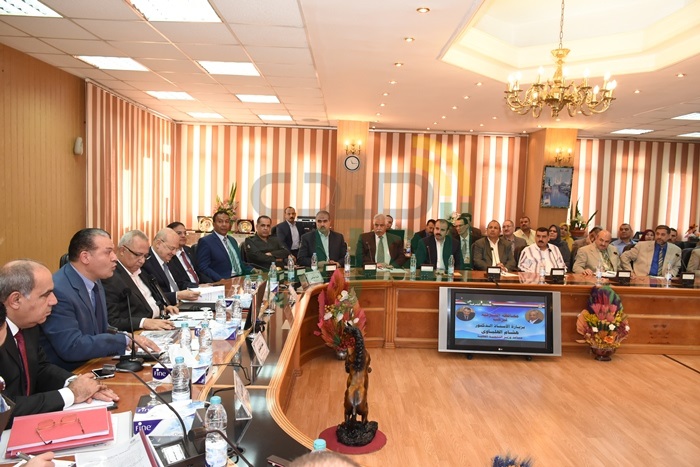 محافظ الشرقية يستقبل مساعد وزير التنمية المحلية و يستعرض خطة التغلب على البطالة وزيادة نسبة التشغيل