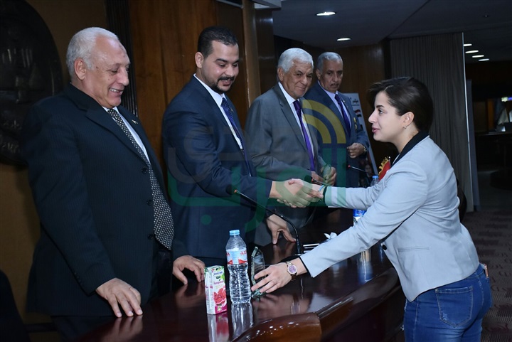  بالصور.. تكريم عدد من الفنانين بمؤتمر "الوفاء لبناة المجد المصري" بالصور.. تكريم عدد من الفنانين بمؤتمر "الوفاء لبناة المجد المصري"