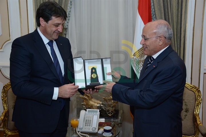 "العصار" يبحث مع وفد صربي التعاون في التصنيع الحربي والمدني
