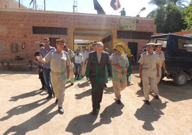 مدير أمن قنا يتفقد مركز شرطة نجع حمادى