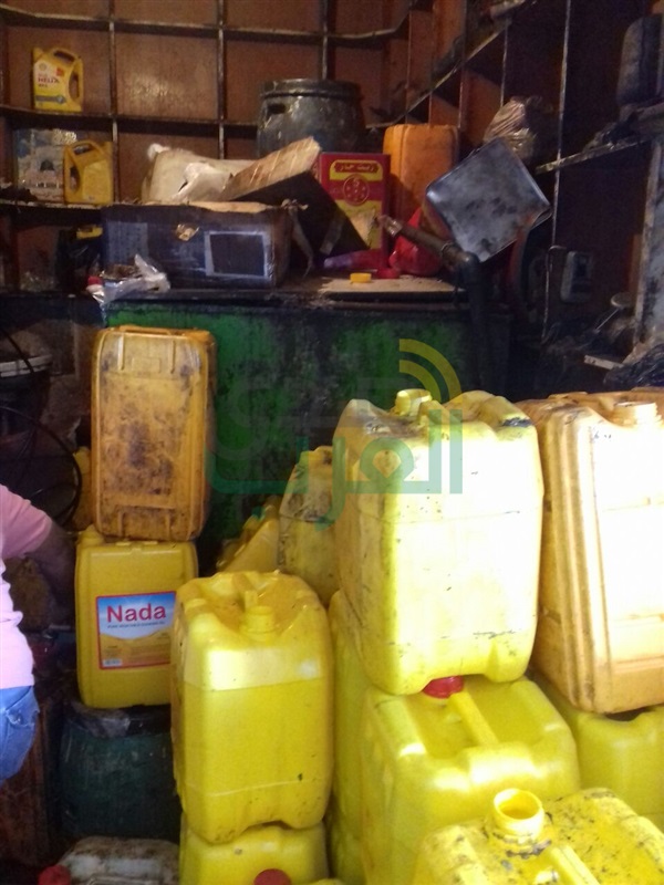 ننشر صور المتهم بإعادة إنتاج زيوت "الشيبسي" وتعبئتها في جراكن شحوم بالجيزة