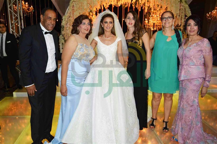 بالصور .. نجوم الفن يشاركون الزعيم الاحتفال بزفاف نجل شقيقته بالصور .. نجوم الفن يشاركون الزعيم الاحتفال بزفاف نجل شقيقته