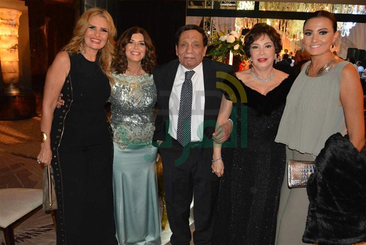 بالصور .. نجوم الفن يشاركون الزعيم الاحتفال بزفاف نجل شقيقته بالصور .. نجوم الفن يشاركون الزعيم الاحتفال بزفاف نجل شقيقته